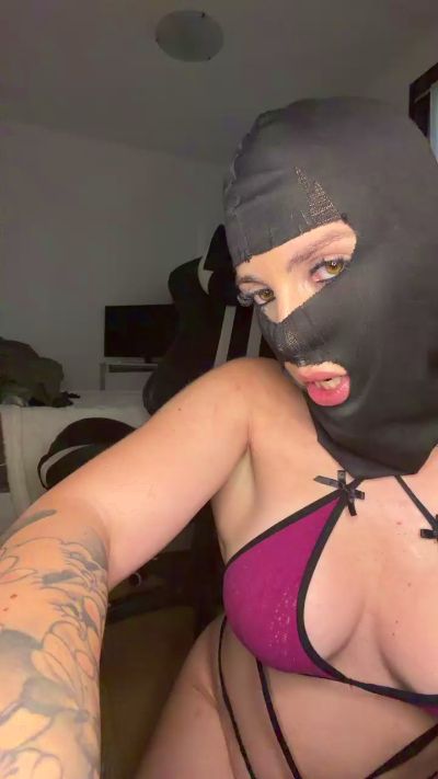 ItsNaomi live cam on Cam4