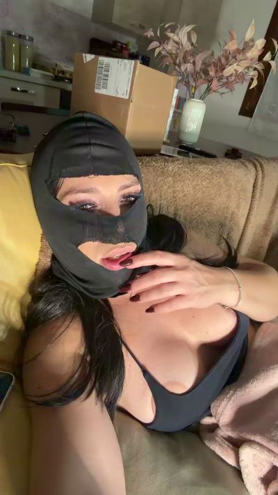 ItsNaomi live cam on Cam4