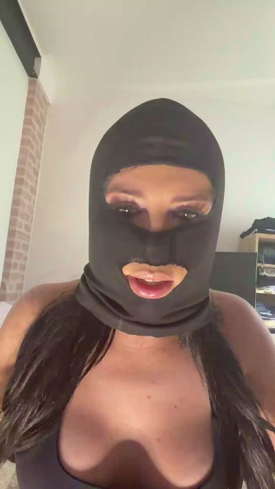 ItsNaomi live cam on Cam4