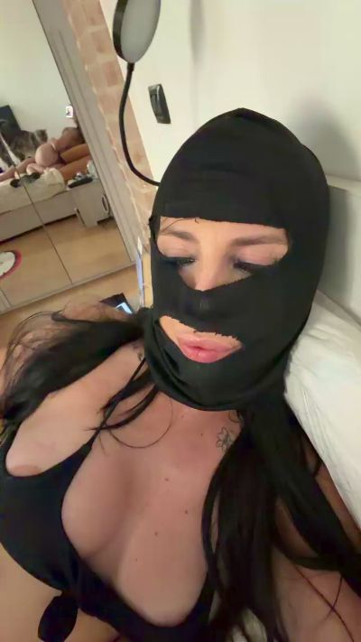 ItsNaomi live cam on Cam4