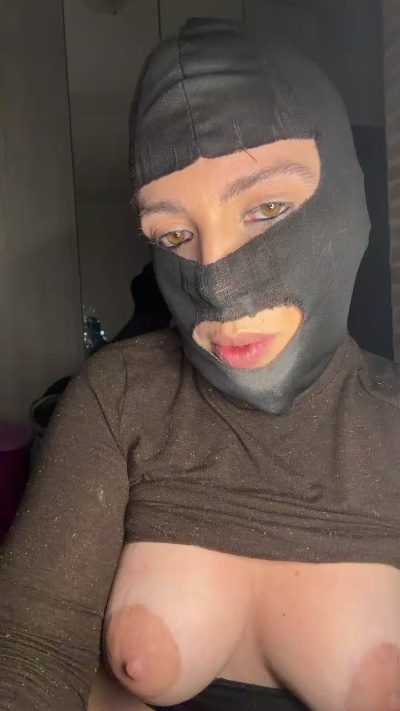 ItsNaomi live cam on Cam4