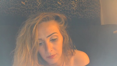 Itskhittyy live cam on Cam4