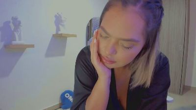 IvannaSaenz live cam on Cam4