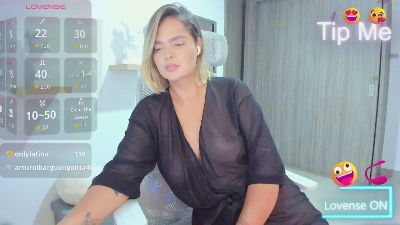 IvannaSaenz live cam on Cam4