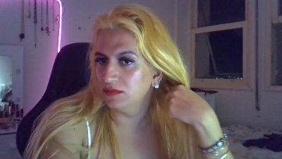 IzaCandy live cam on Cam4