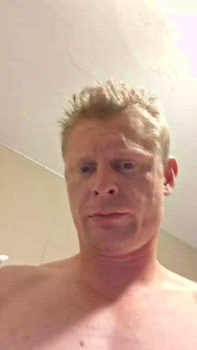 IzakAmine live cam on Cam4