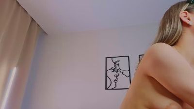 IzolaGoga live cam on Cam4