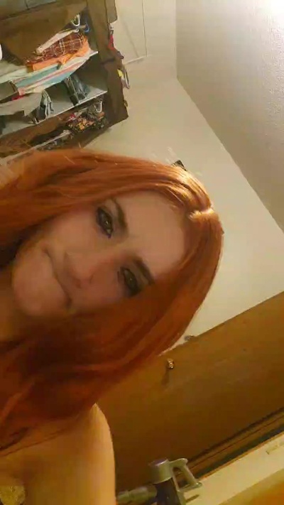 Izzy4U live cam on Cam4