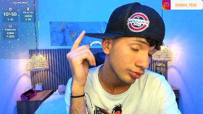 JDWhite18 live cam on Cam4
