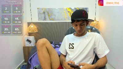 JDWhite18 live cam on Cam4
