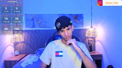 JDWhite18 live cam on Cam4