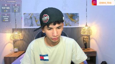 JDWhite18 live cam on Cam4