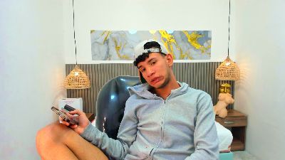 JDWhite18 live cam on Cam4