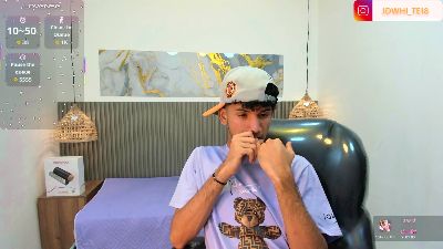 JDWhite18 live cam on Cam4