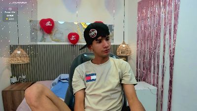 JDWhite18 live cam on Cam4