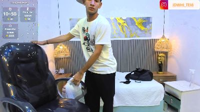 JDWhite18 live cam on Cam4