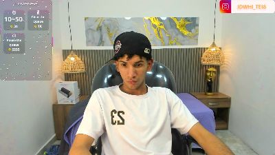 JDWhite18 live cam on Cam4