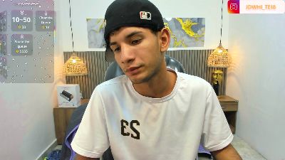 JDWhite18 live cam on Cam4