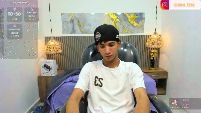JDWhite18 live cam on Cam4