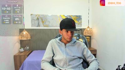 JDWhite18 live cam on Cam4