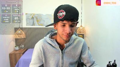 JDWhite18 live cam on Cam4