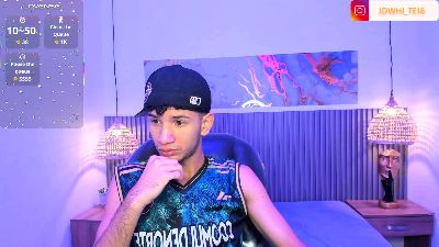 JDWhite18 live cam on Cam4