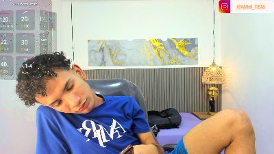 JDWhite18 live cam on Cam4