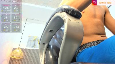 JDWhite18 live cam on Cam4