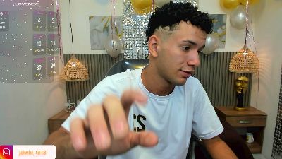 JDWhite18 live cam on Cam4