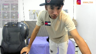 JDWhite18 live cam on Cam4