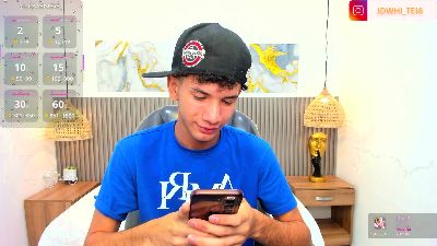 JDWhite18 live cam on Cam4