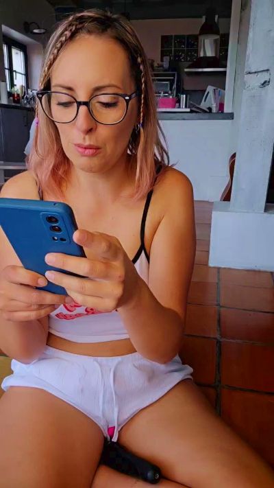 upskirt webcam Jade Emeraud