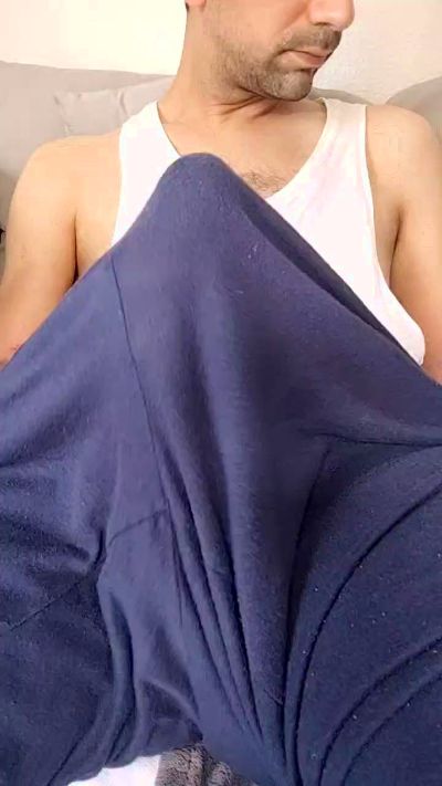 James22gg live cam on Cam4