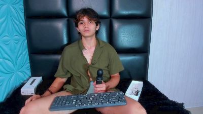 JamesCurls live cam on Cam4