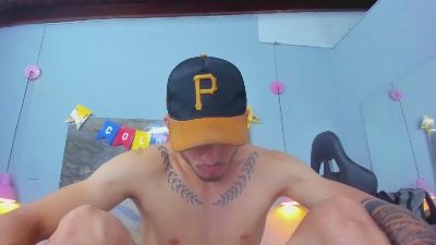 James_06 live cam on Cam4