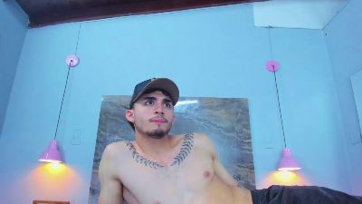 James_06 live cam on Cam4