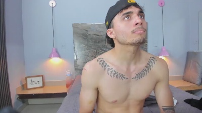 James_06 live cam on Cam4