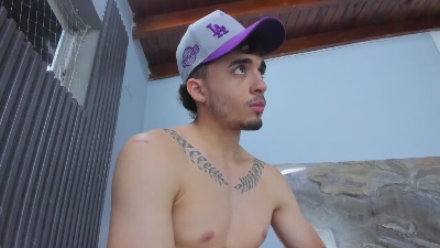 James_06 live cam on Cam4