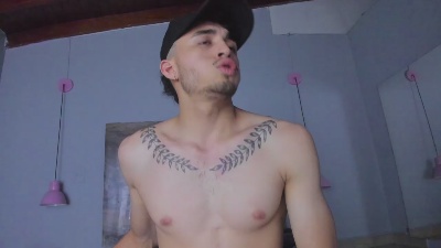 James_06 live cam on Cam4