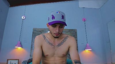 James_06 live cam on Cam4