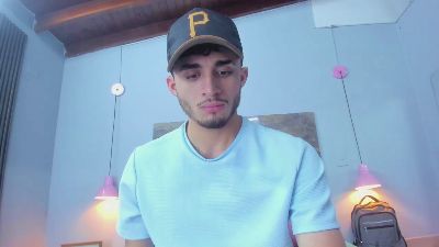 James_06 live cam on Cam4