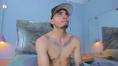 James_06 live cam on Cam4