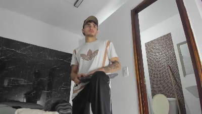 James_06 live cam on Cam4