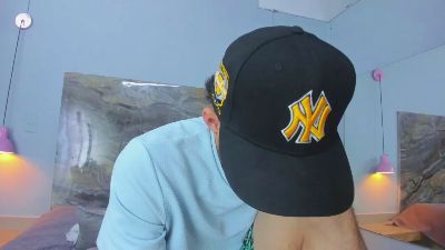 James_06 live cam on Cam4