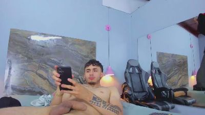 James_06 live cam on Cam4