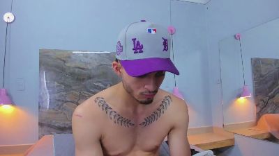 James_06 live cam on Cam4
