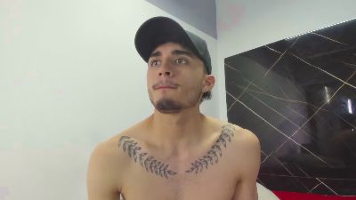 James_06 live cam on Cam4