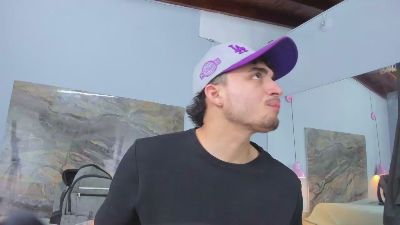 James_06 live cam on Cam4