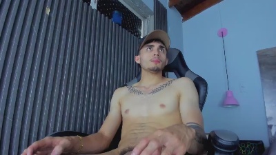James_06 live cam on Cam4