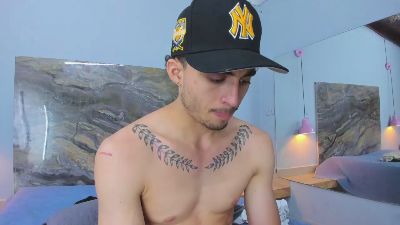 James_06 live cam on Cam4